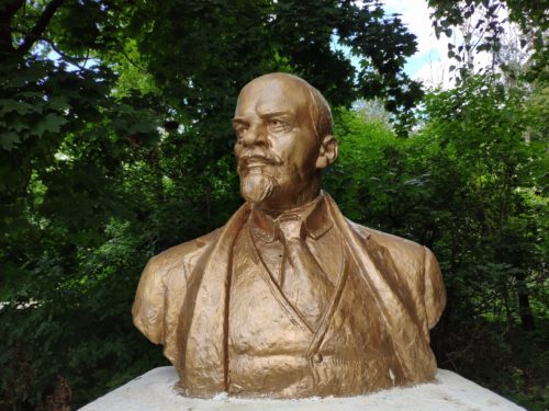 В.И. Ленин памятник в селе Павличи Клинцовского района