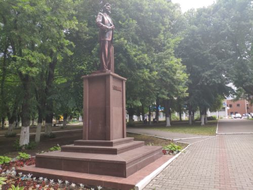 достопримечательность Клинцов Памятник Калинину