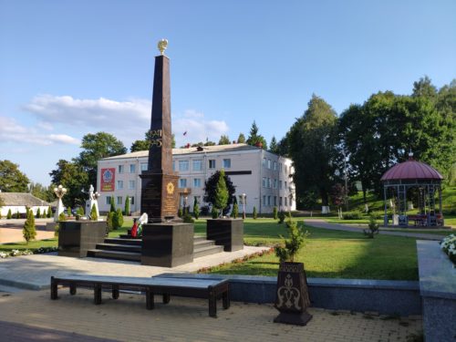памятник партизанам Сураж