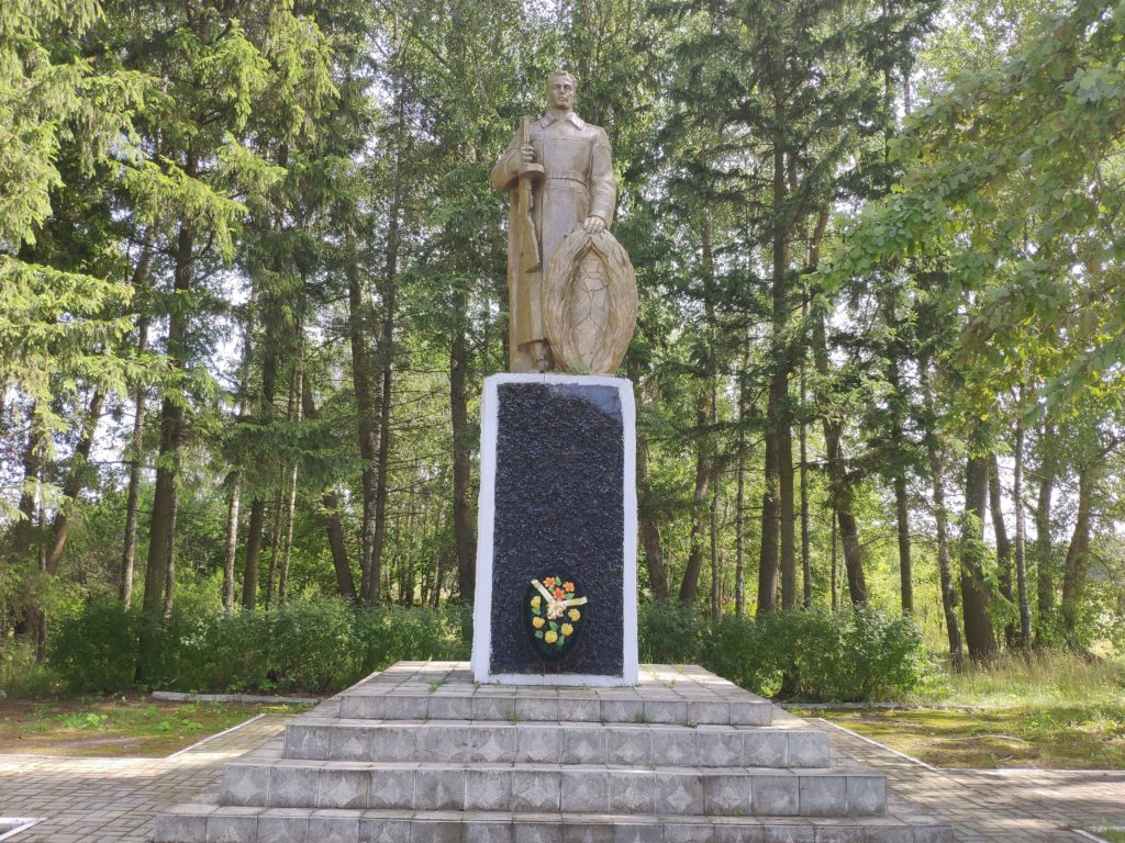 Село Суражского района Лопазна, достопримечательность памятник ВОВ мемориал