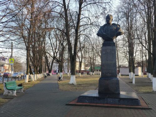 памятник Давиду Абрамовичу Драгунскому Новозыбков