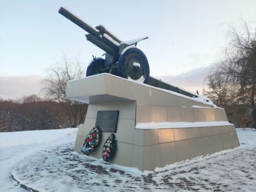 Сураж орудие памятник артиллеристам