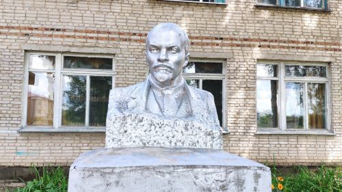 Памятник Ленину в Медвёдово Клинцовский район