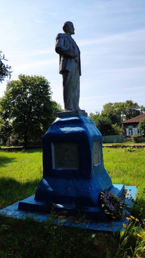 Памятник ленину село Воронок Стародубский Район Брянской Области
