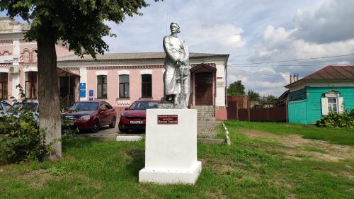 Памятник Максиму Горькому Стародуб Брянская область