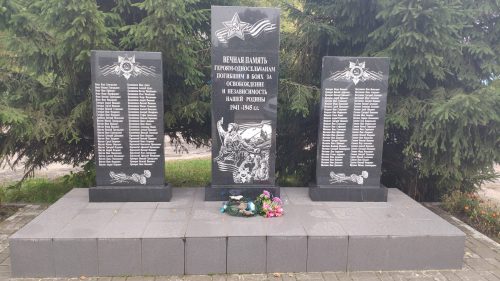 Памятник погибшим односельчанам. село Гута-Корецкая