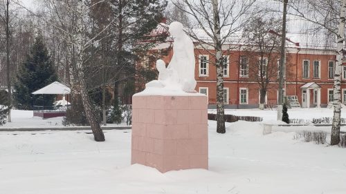 скульптура Учительницы Новозыбков 