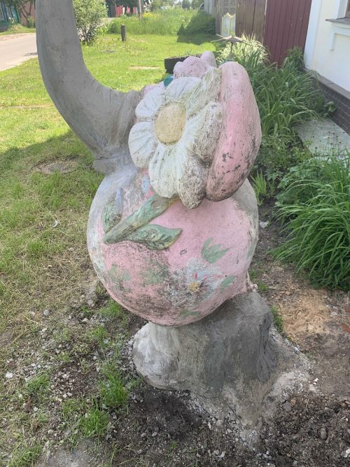 Слон с ромашкой клинцы скульптура