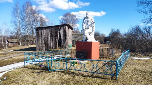 Братская могила 30 советских воинов погибших с немецко-фашистскими. Кулаги.