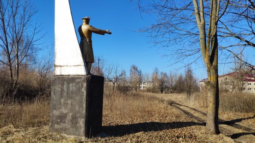 Памятник Юрию Гагарину фото