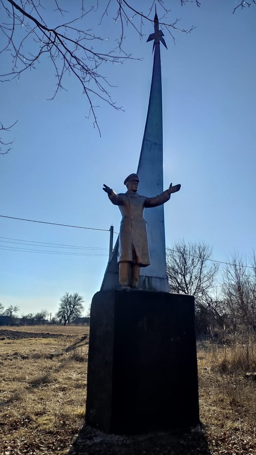 Памятник Юрию Гагарину фото