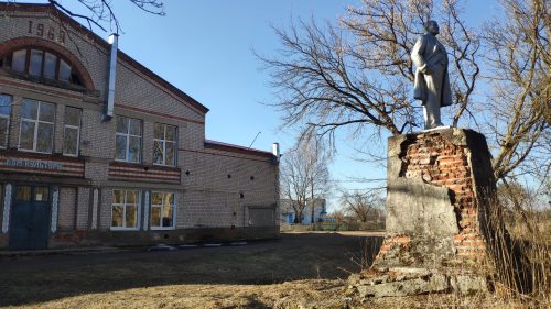 Памятник ленину Ущерпье