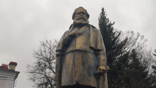 Унеча Брянская область Памятник Карла Маркса у клуба имени 1 Мая