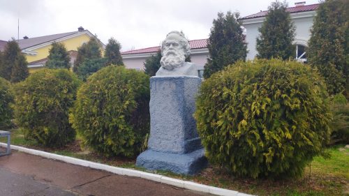 Памятник Карлу Марксу Унеча
