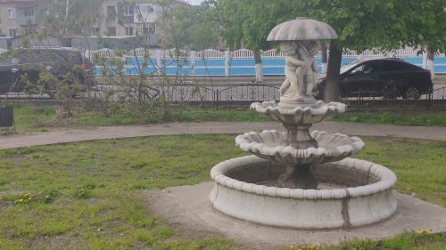 фонтан у детской площадки Почеп