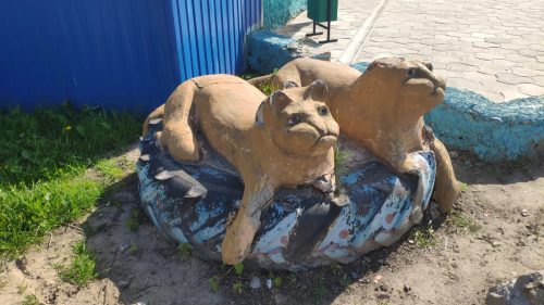 Красная гора арт-объект скульптура котов