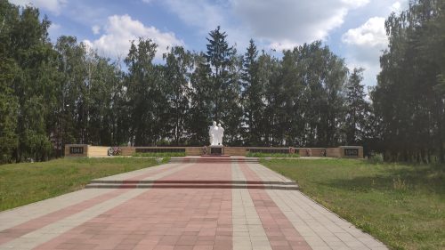 Памятник ВОВ в Десятухе Стародубского района Брянской области