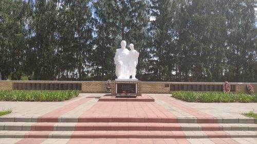 Памятник ВОВ в Десятухе Стародубского района Брянской области