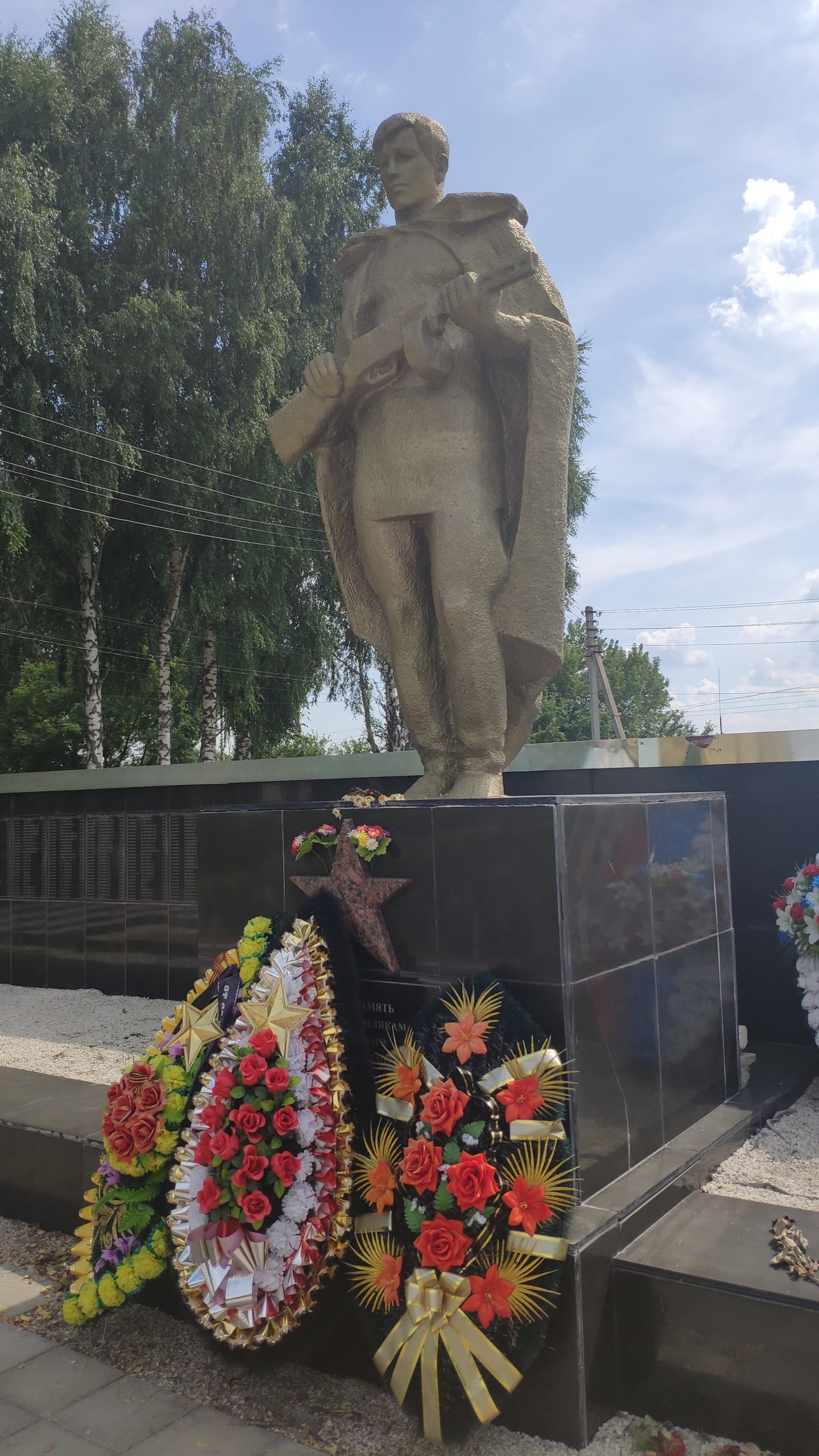 Памятник воинам-односельчанам погибшим в ВОВ Меленск Стародубский район Брянской области фото