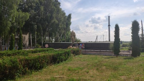 Памятник воинам-односельчанам погибшим в ВОВ Меленск Стародубский район Брянской области фото