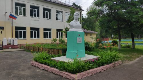 Памятник Олегу Кошевому Сельцо Брянская область