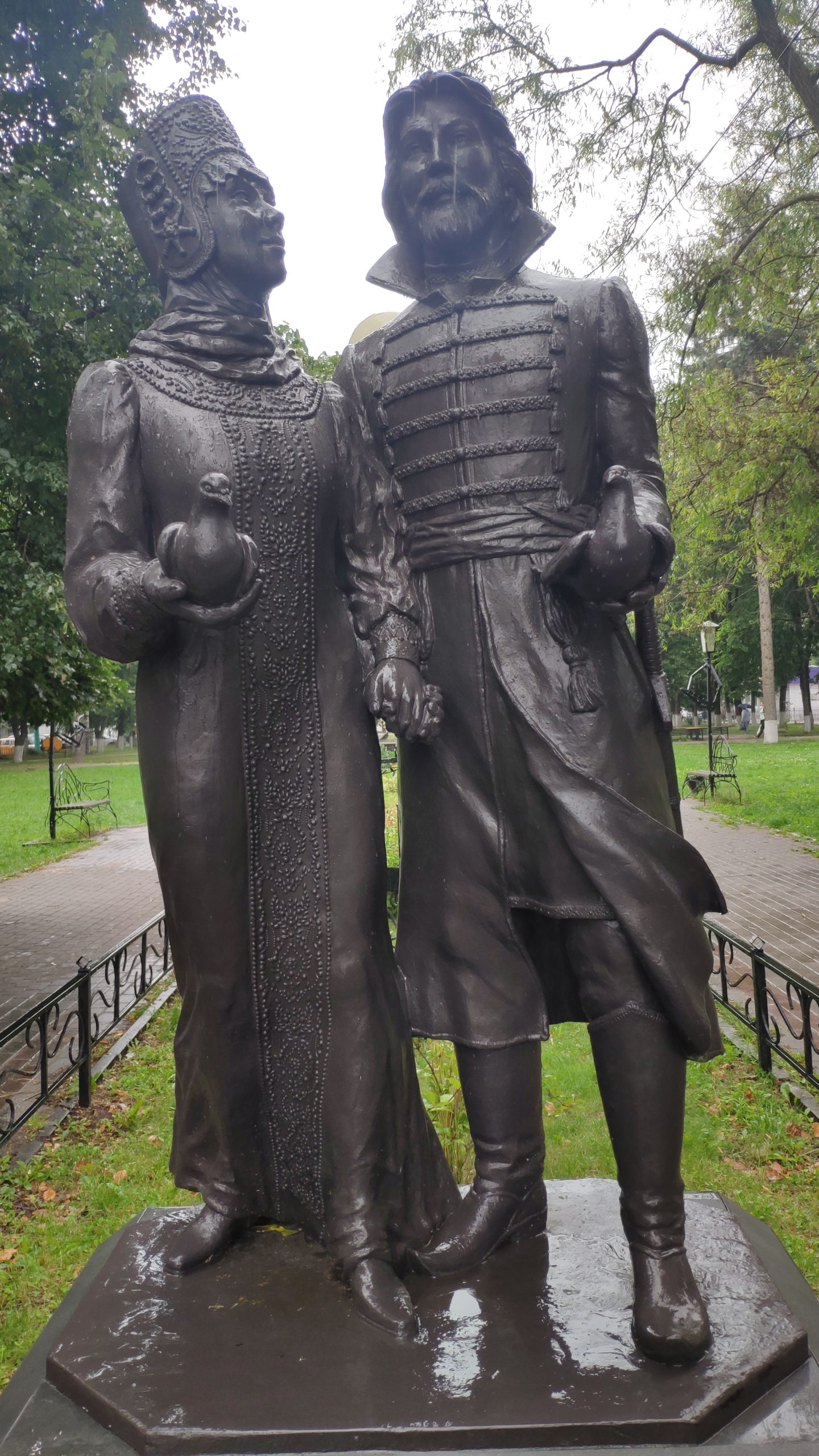 Памятник Петру и Февронии в Сельцо