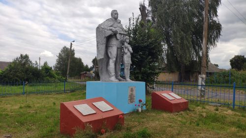 Памятник воинам-односельчанам Старые Бобовичи