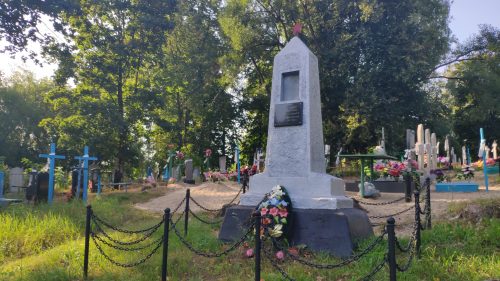 Мемориал Смолевичи на кладбище фото