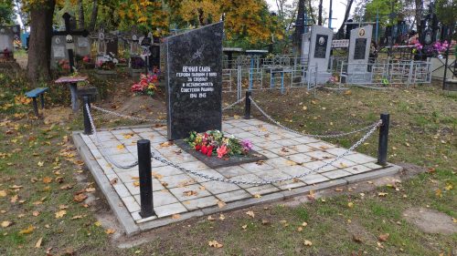 могила 8 неизвестных солдат Новозыбков Людковское кладбище