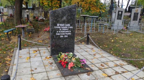 Людковское кладбище братская могила 8 советских воинов