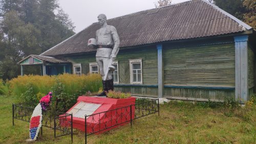Памятник Воинам-односельчанам, павшим в боях 1941-1945 годов. Черновица.