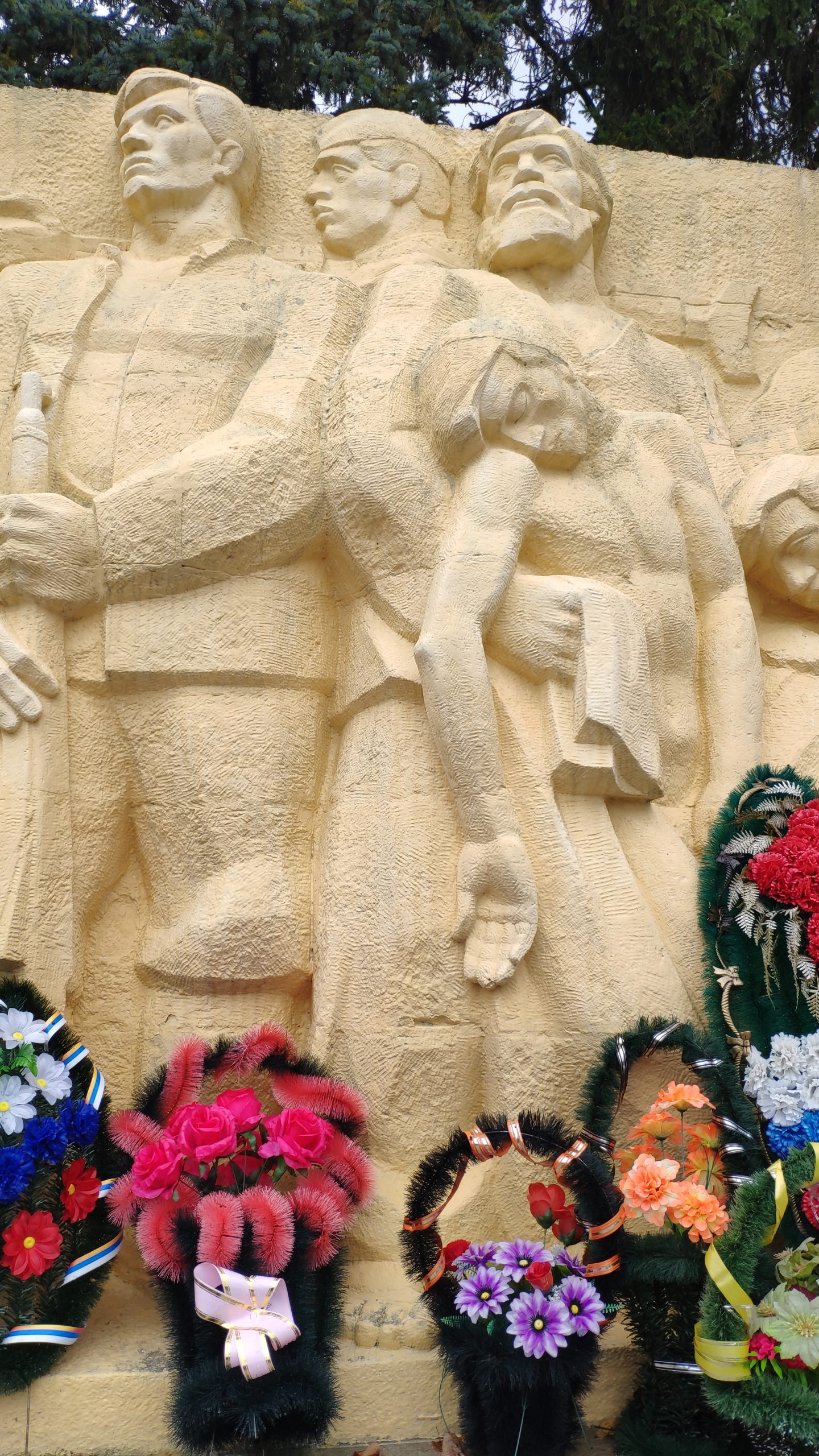 Памятник воинам Советской Армии, партизанам и подпольщикам Северо-западных районов Брянской области Клетня