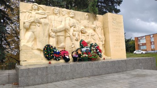 мемориал воинам и партизанам клетня
