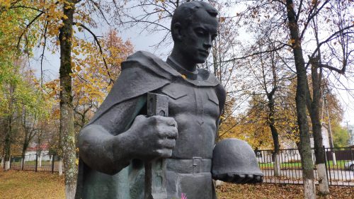 Памятник мебельщикам, погибшим в годы Великой Отечественной войны Клетня