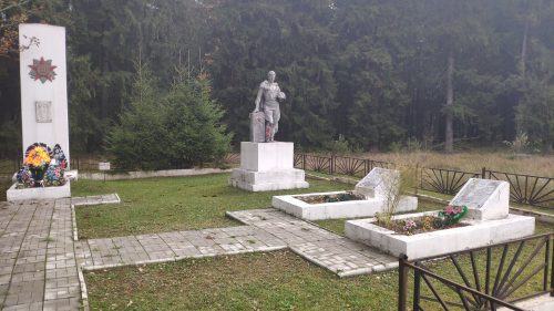 клетня мемориальный комплекс. Кладбище включает в себя 5 больших братских могил. памятник жертвам фашизма