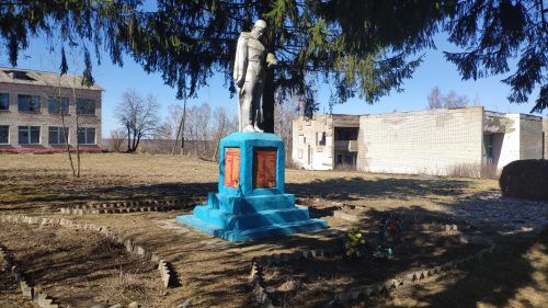 памятник ВОВ в селе Костеничи Суражского района фото