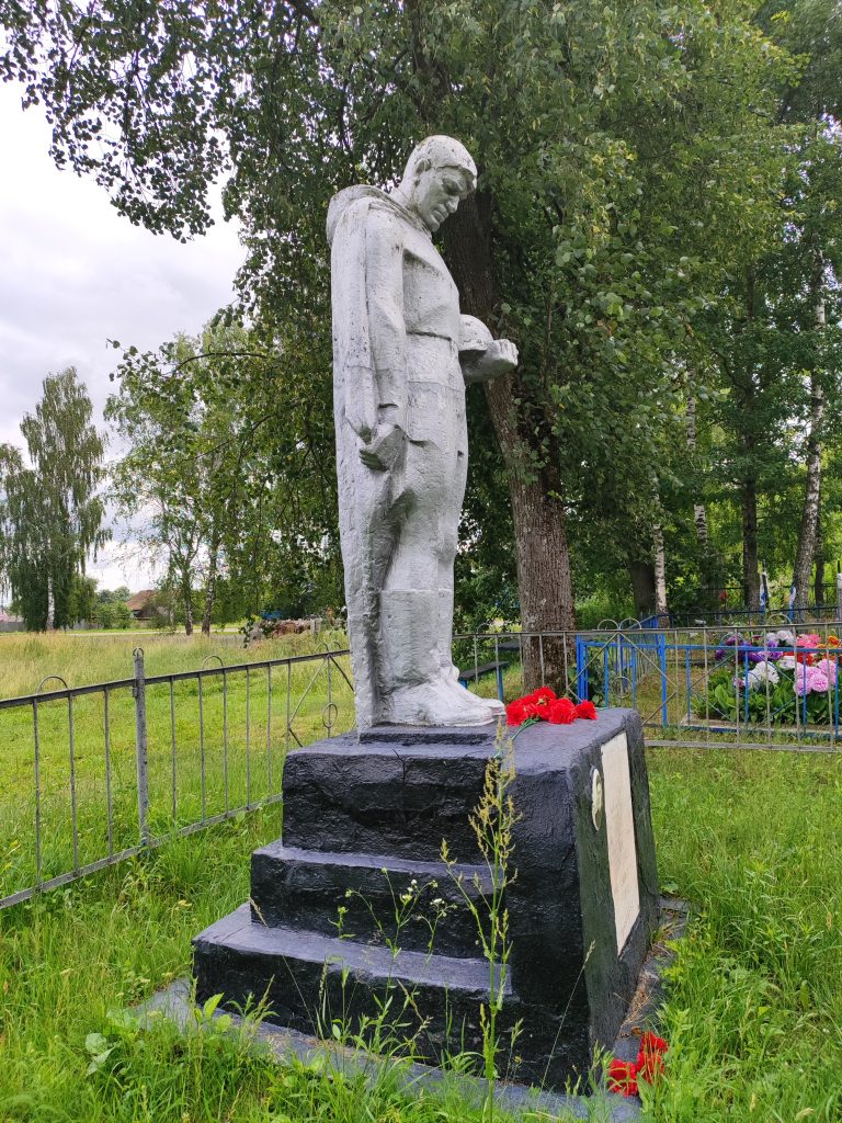 Памятник Великая Топаль скульптура солдата