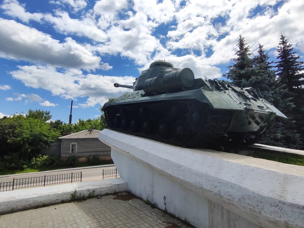 советский танк ИС-2 погар
