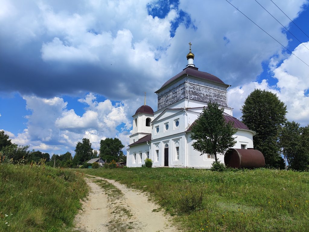 Церковь Михаила Архангела. Лутна.