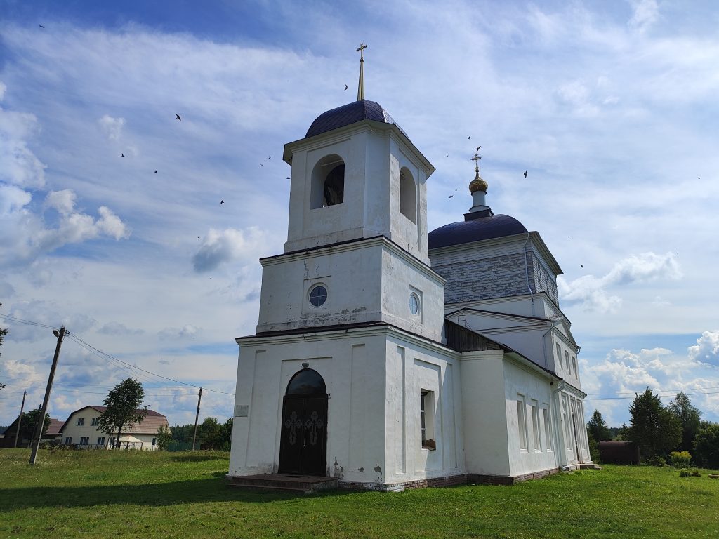 Церковь Михаила Архангела. Лутна. фотография