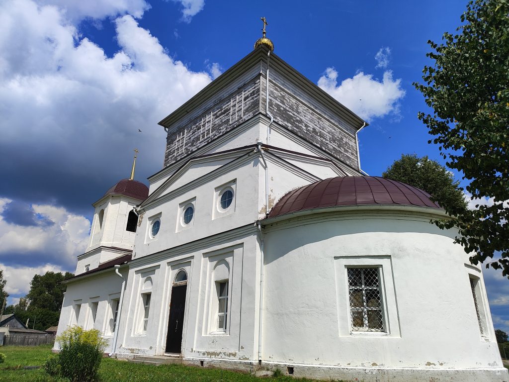 Церковь в селе Лутна Клетнянского района