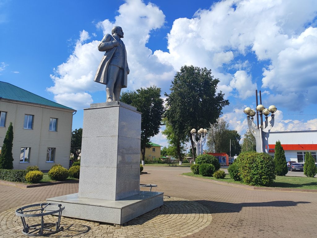 Дубровка Брянская область памятник Ленину