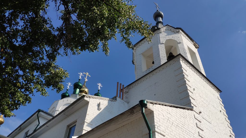 Церковь Паисия Величковского. Дубровка. вид снизу