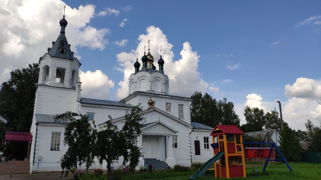 Храм Паисия Величковского в посёлке Дубровка Брянской области