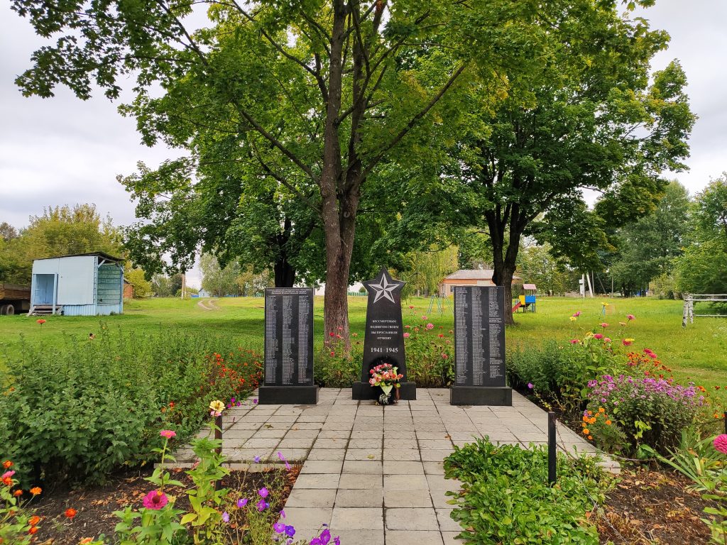 Памятник погибшим в годы Великой Отечественной войны. Уношево. фотография