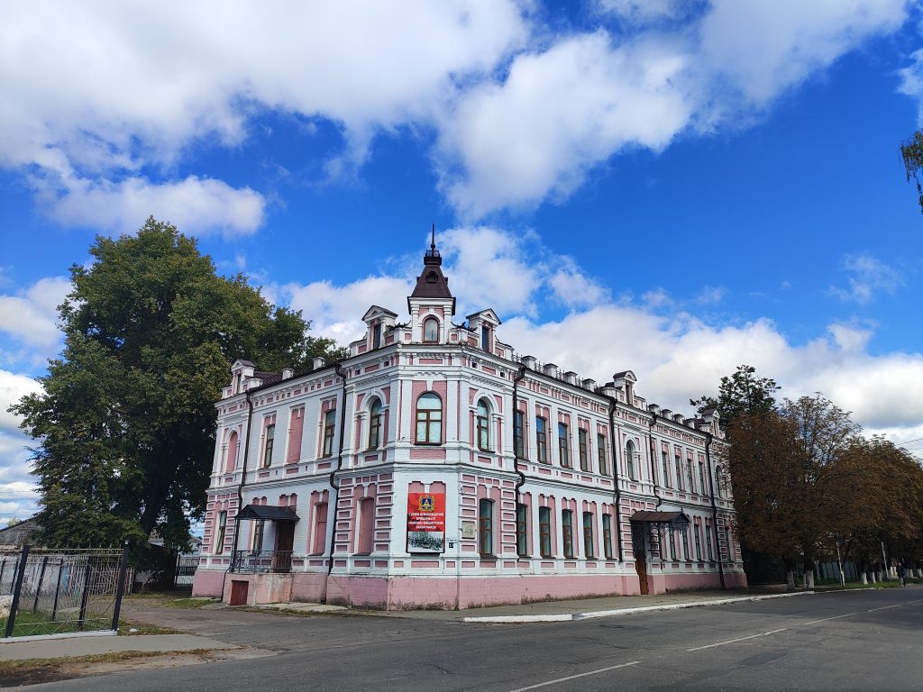 Здание общественного собрания. Новозыбков красивое фото