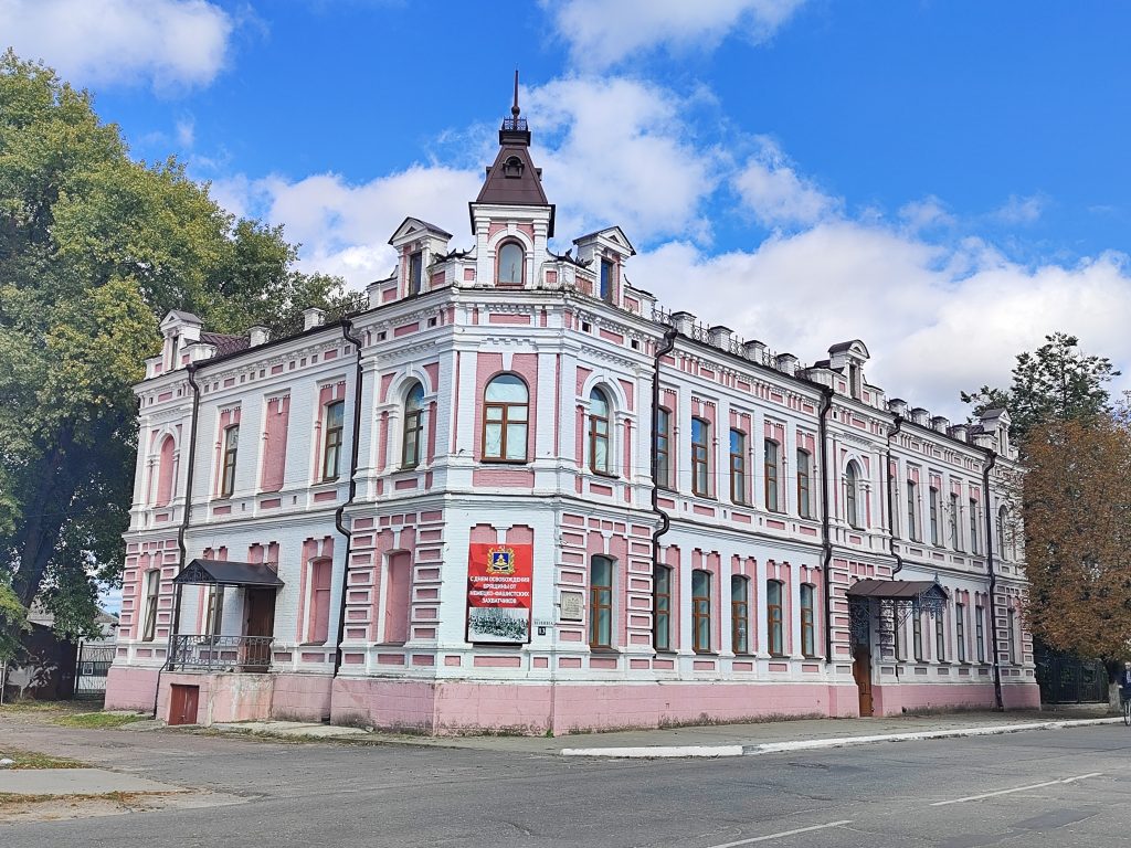 Здание общественного собрания. Новозыбков снимок 2023 года