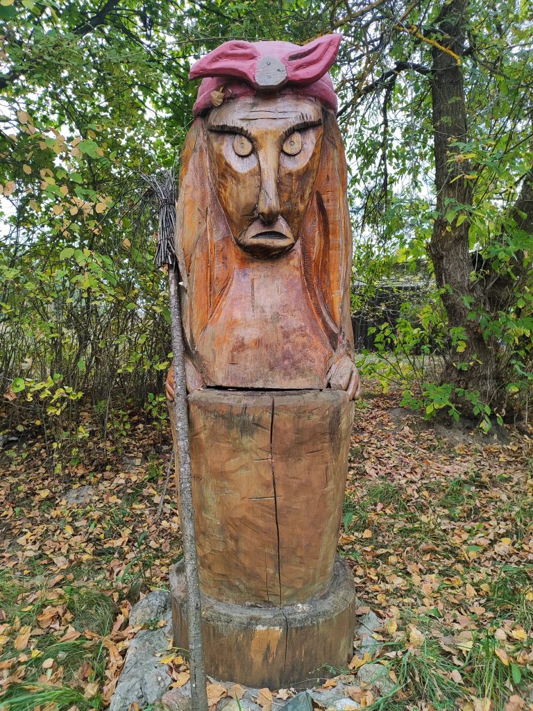 Сказка Кошовка фото избушка деревянная фигура баба яга 2