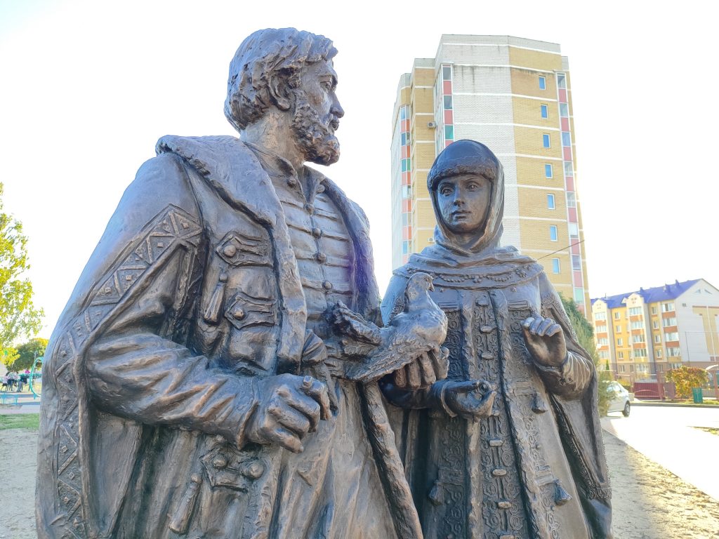 Памятник Петру и Февронии в Клинцах достопримечательность