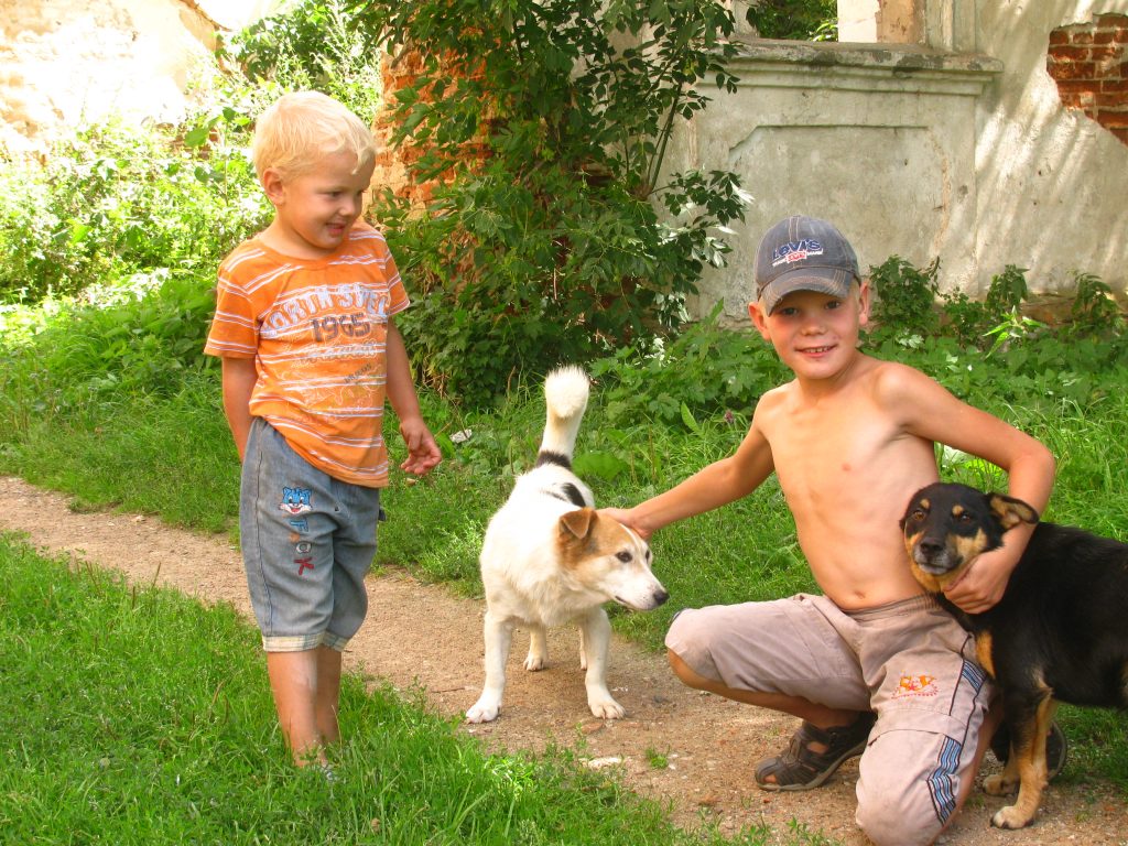 дети с собачками